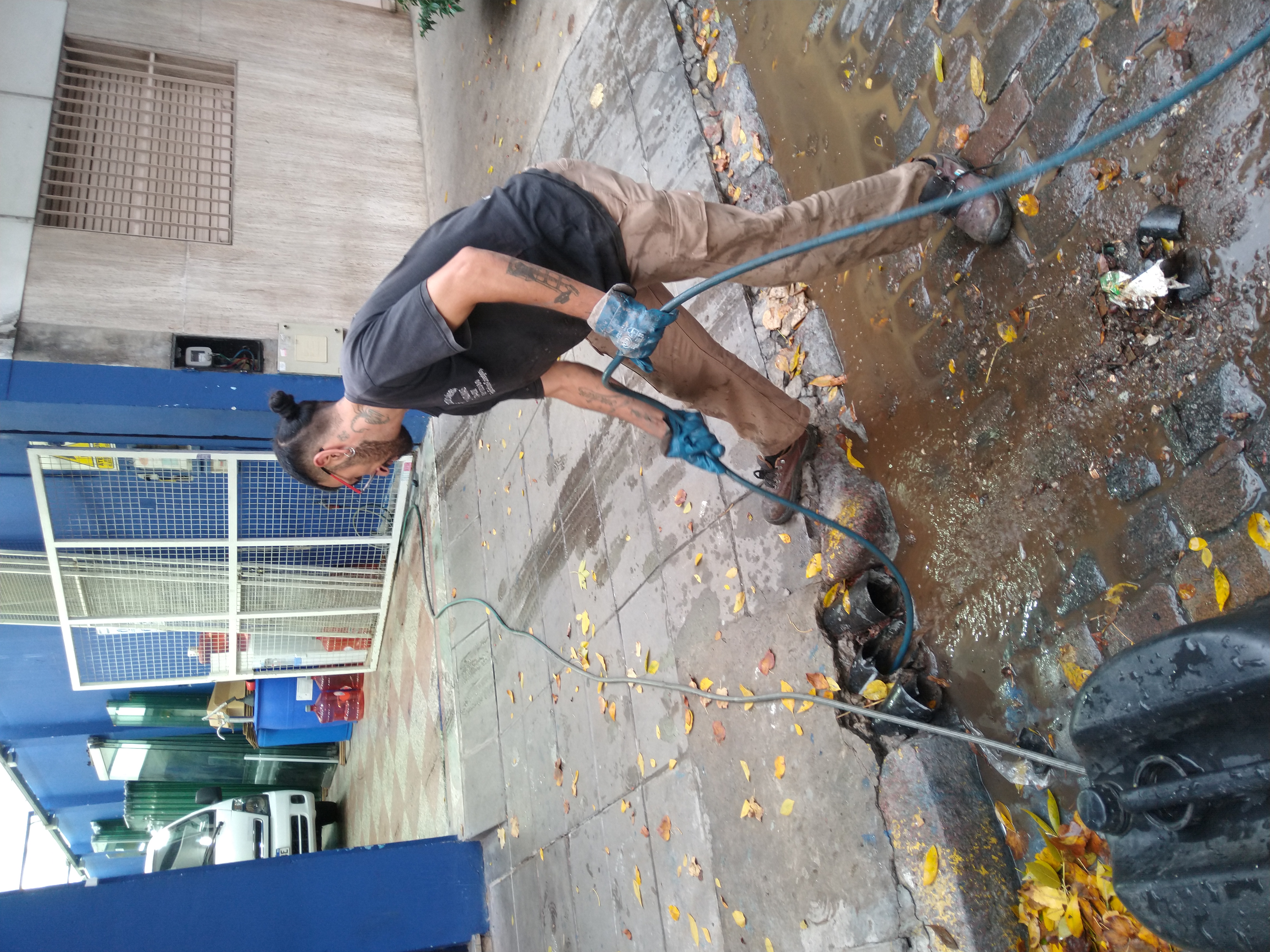 Manguera de Hidrojet ingresando a la cañería